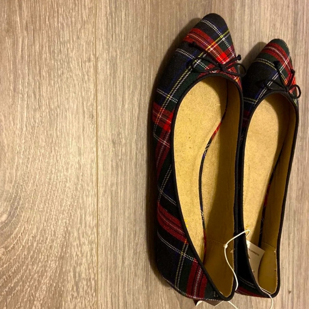 Old Navy Plaid Flats NWT